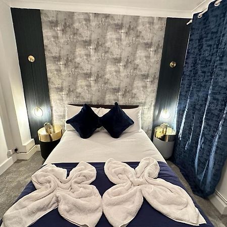 Beautiful Family Apartment Лондон Екстериор снимка