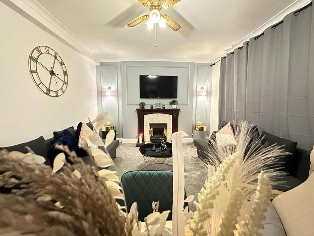 Beautiful Family Apartment Лондон Екстериор снимка