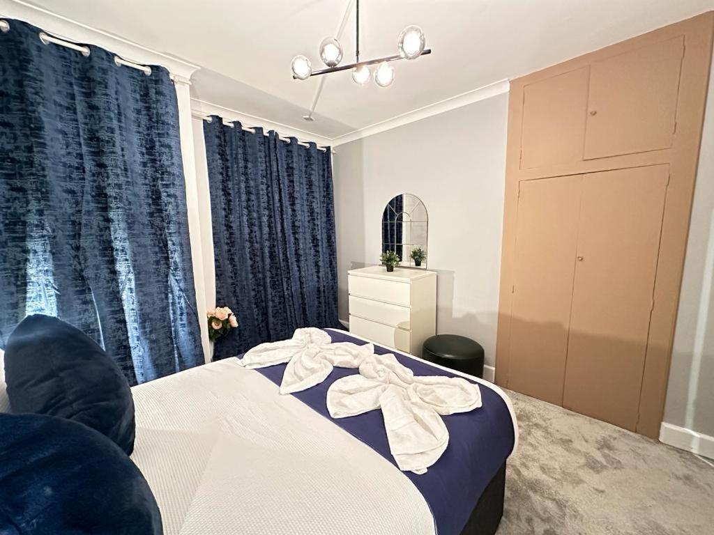 Beautiful Family Apartment Лондон Екстериор снимка