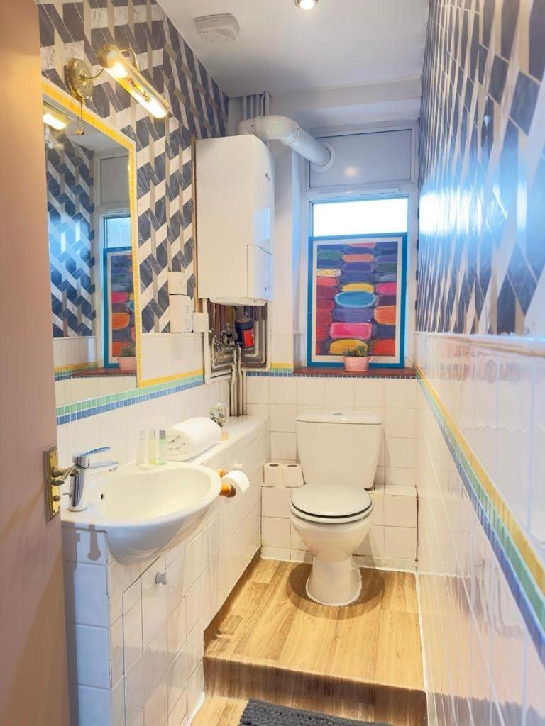 Beautiful Family Apartment Лондон Екстериор снимка