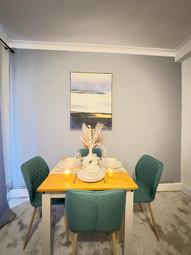 Beautiful Family Apartment Лондон Екстериор снимка