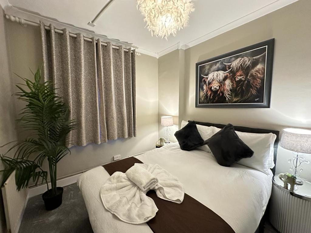 Beautiful Family Apartment Лондон Екстериор снимка