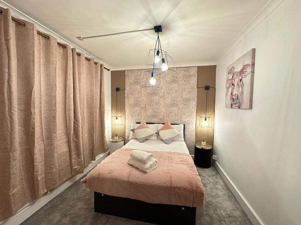 Beautiful Family Apartment Лондон Екстериор снимка